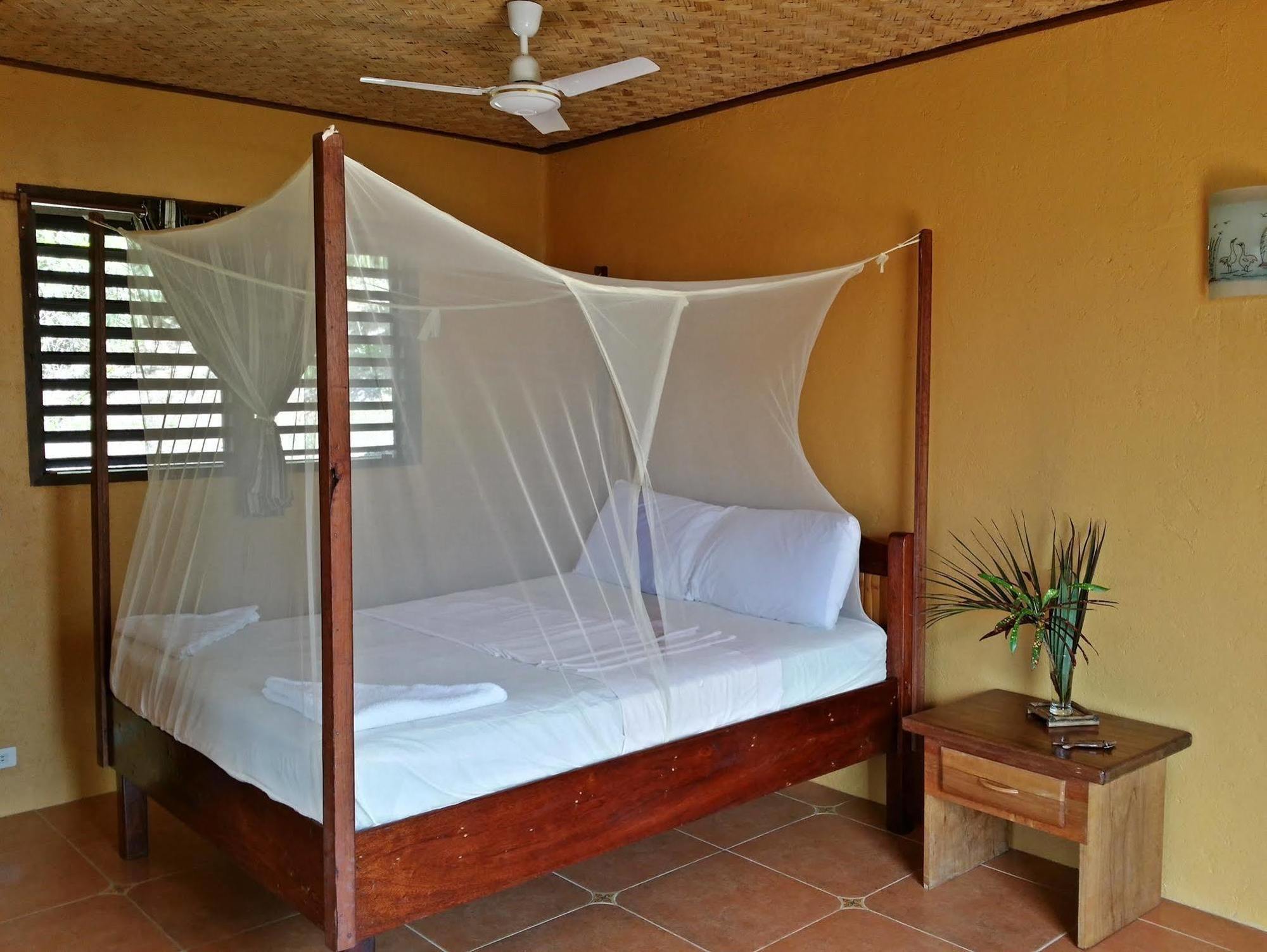 Casa Rosa Taytay Hotell Palawan Exteriör bild
