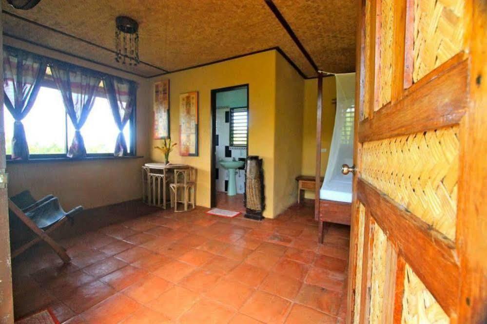 Casa Rosa Taytay Hotell Palawan Exteriör bild